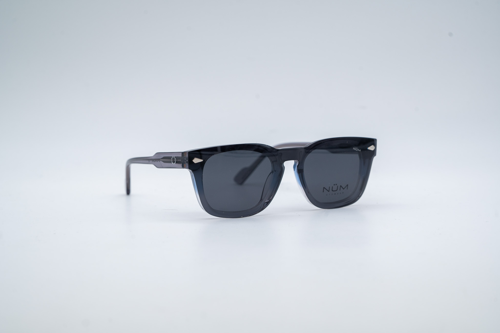 Alex-gris-bleu-clip-2