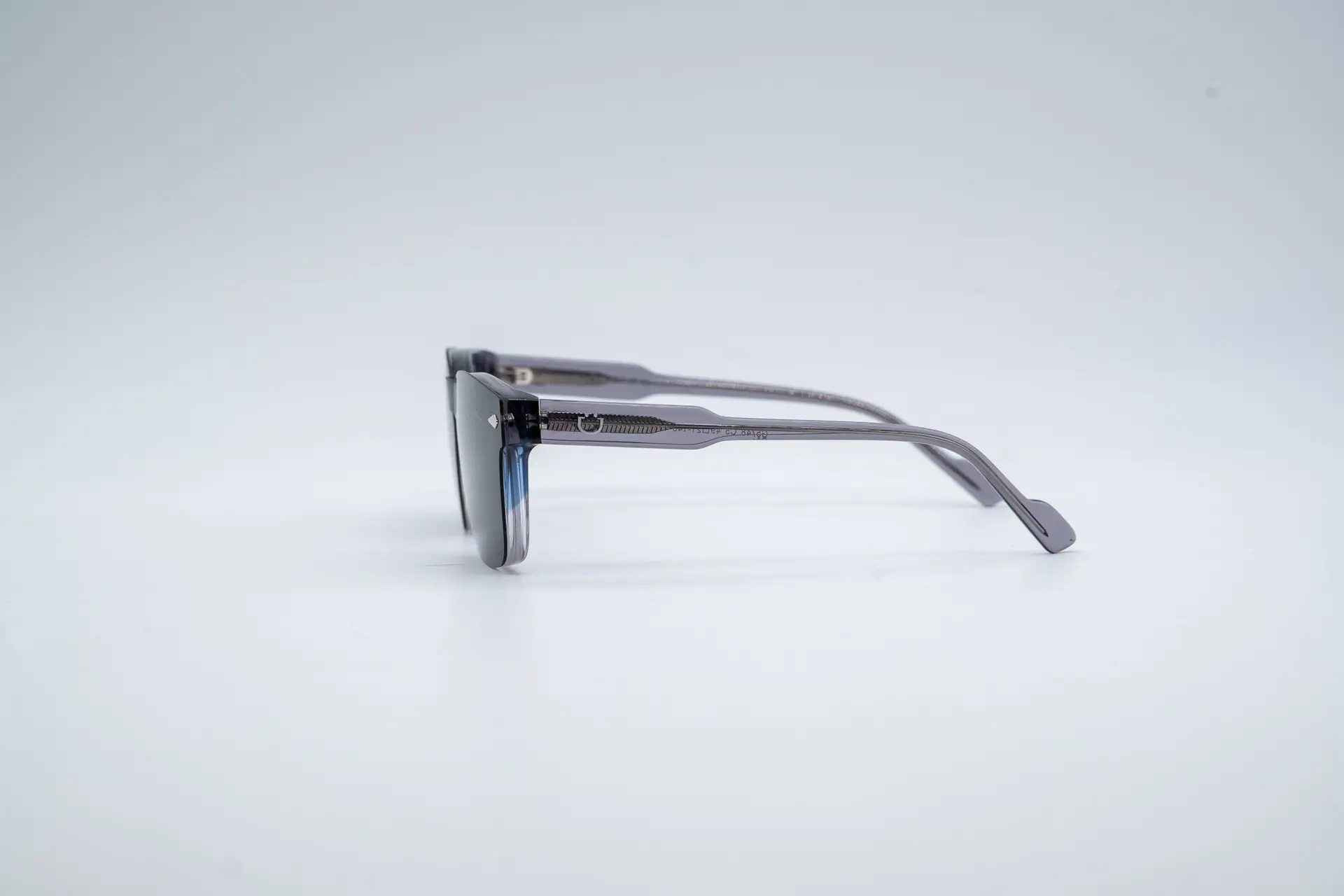 Alex-gris-bleu-clip-4