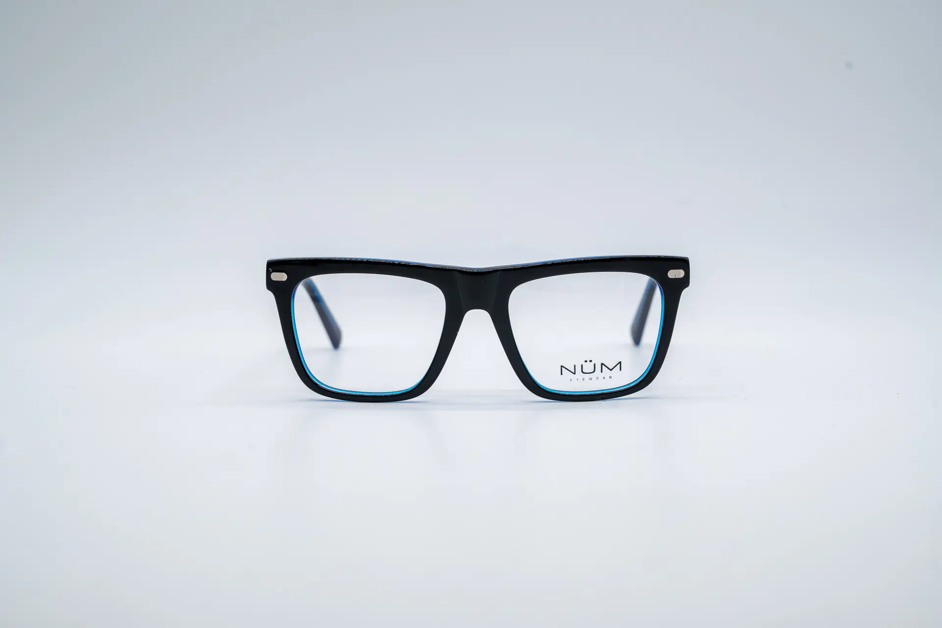 Cameron-noir-bleu-sansclip-1