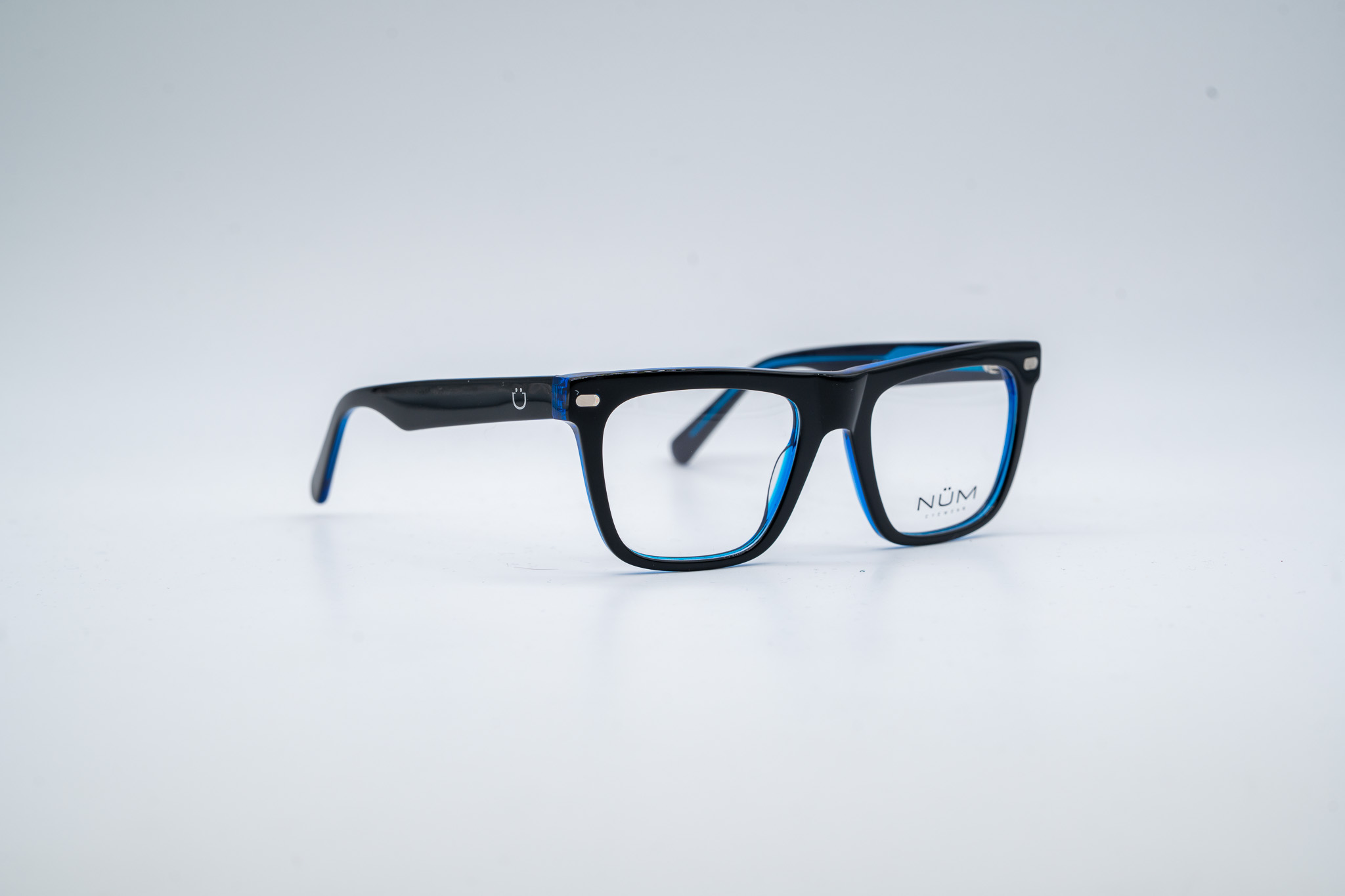 Cameron-noir-bleu-sansclip-2