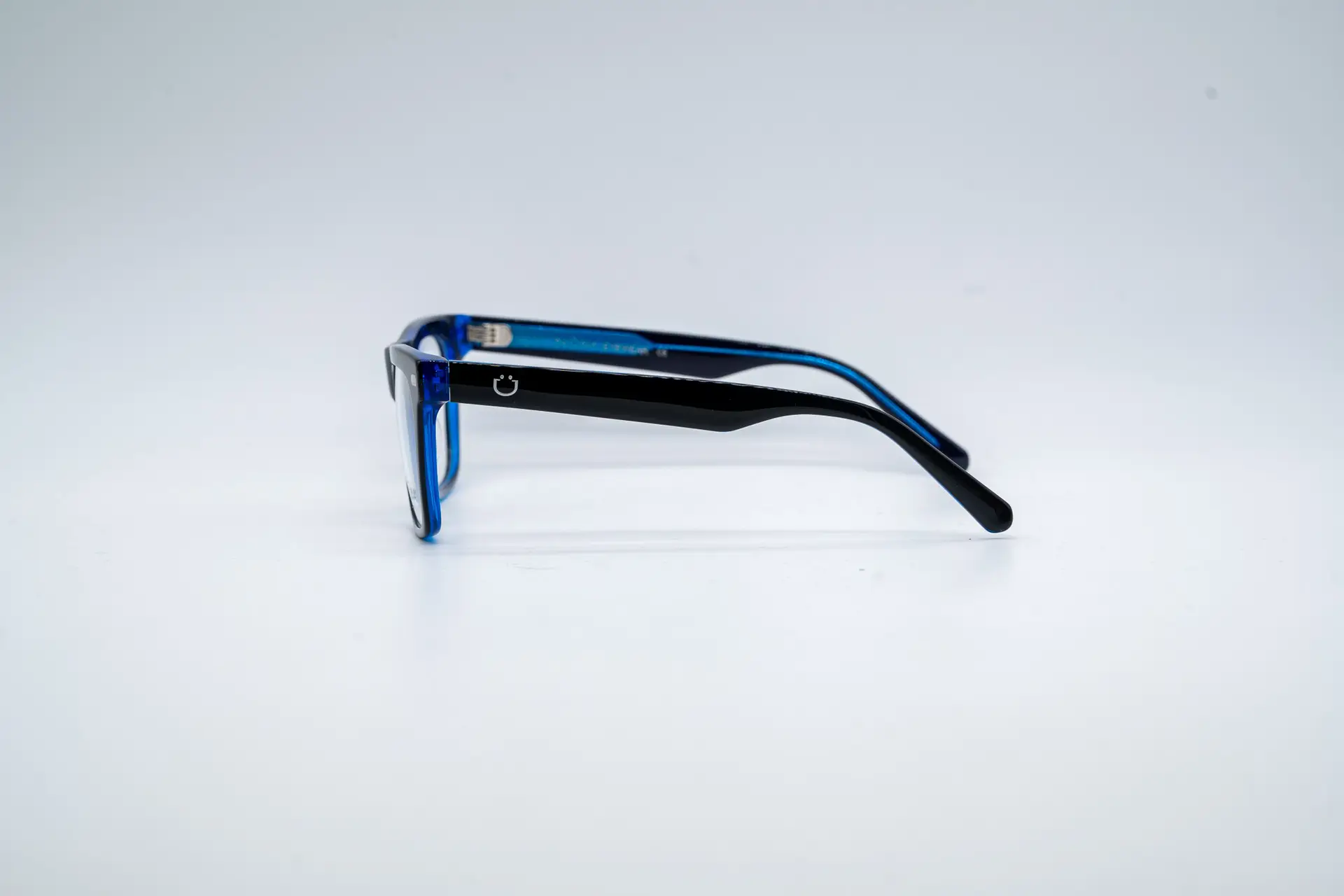 Cameron-noir-bleu-sansclip-4