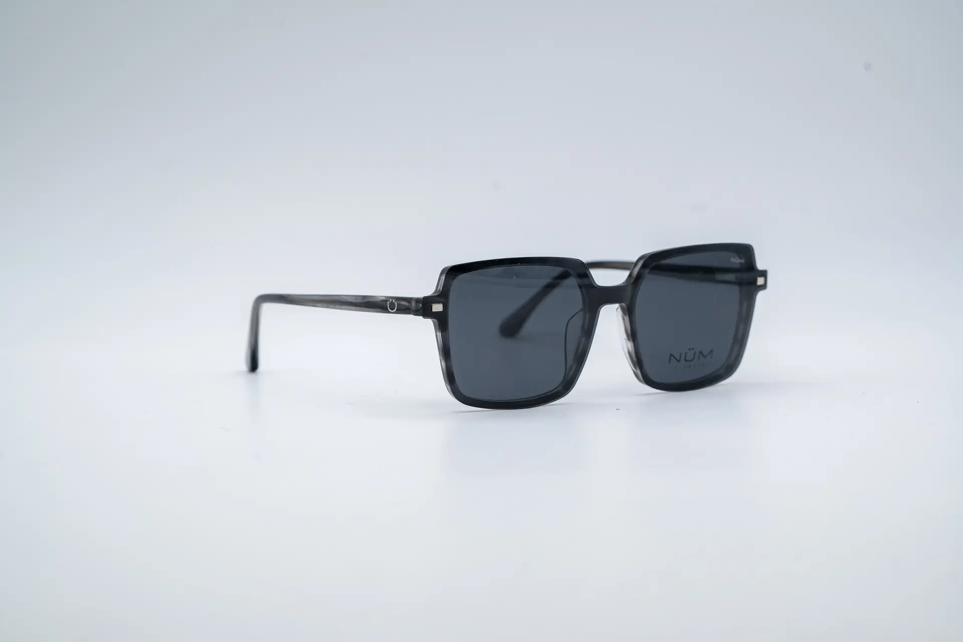 Loan-gris-clip-2