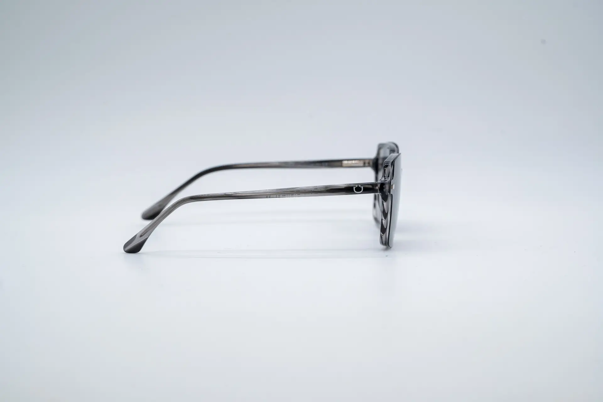 Loan-gris-clip-3