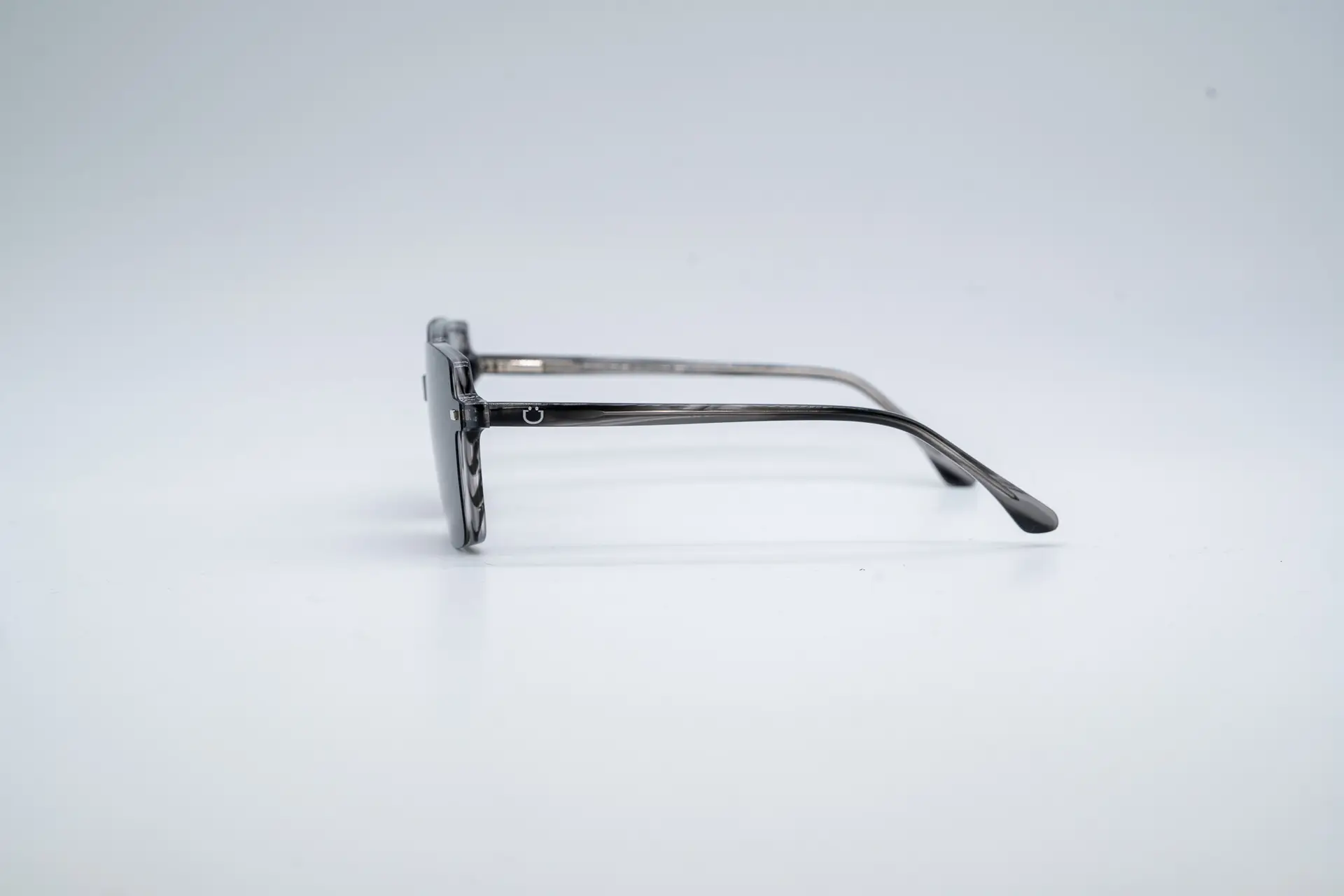 Loan-gris-clip-4