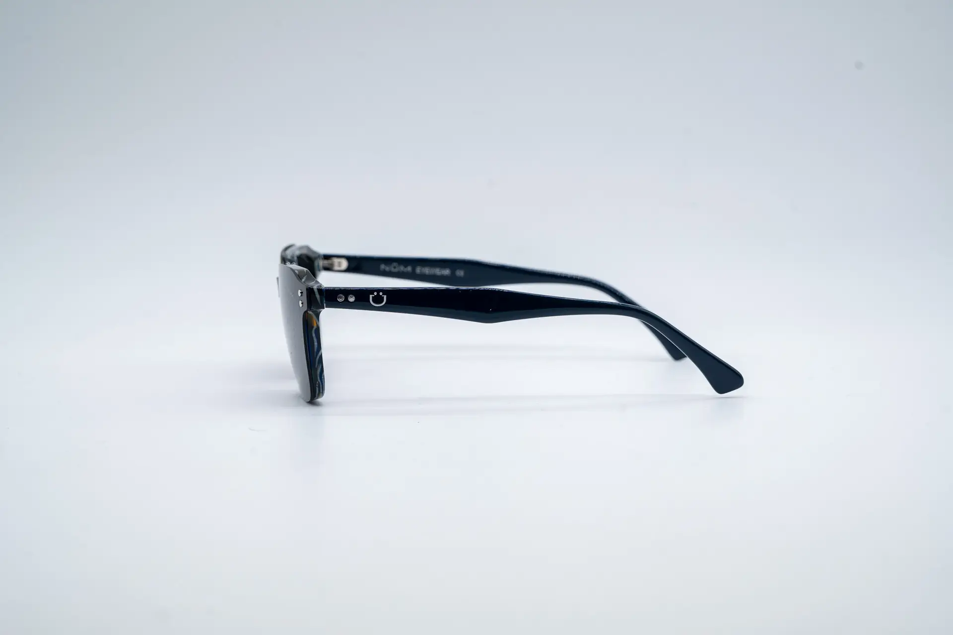 Sacha-ecaille-bleue-clip-4